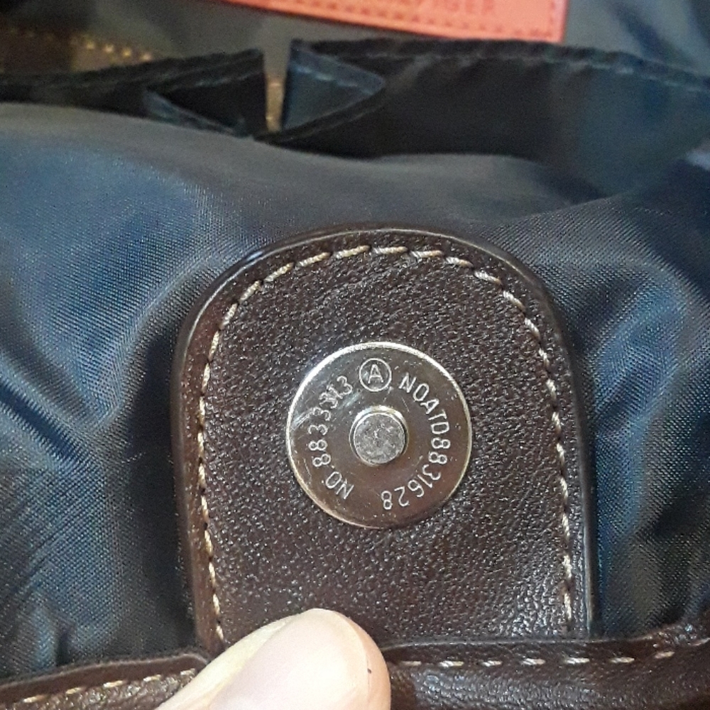 Tommy Hilfiger Shoulder Bag - Picture 9 of 9